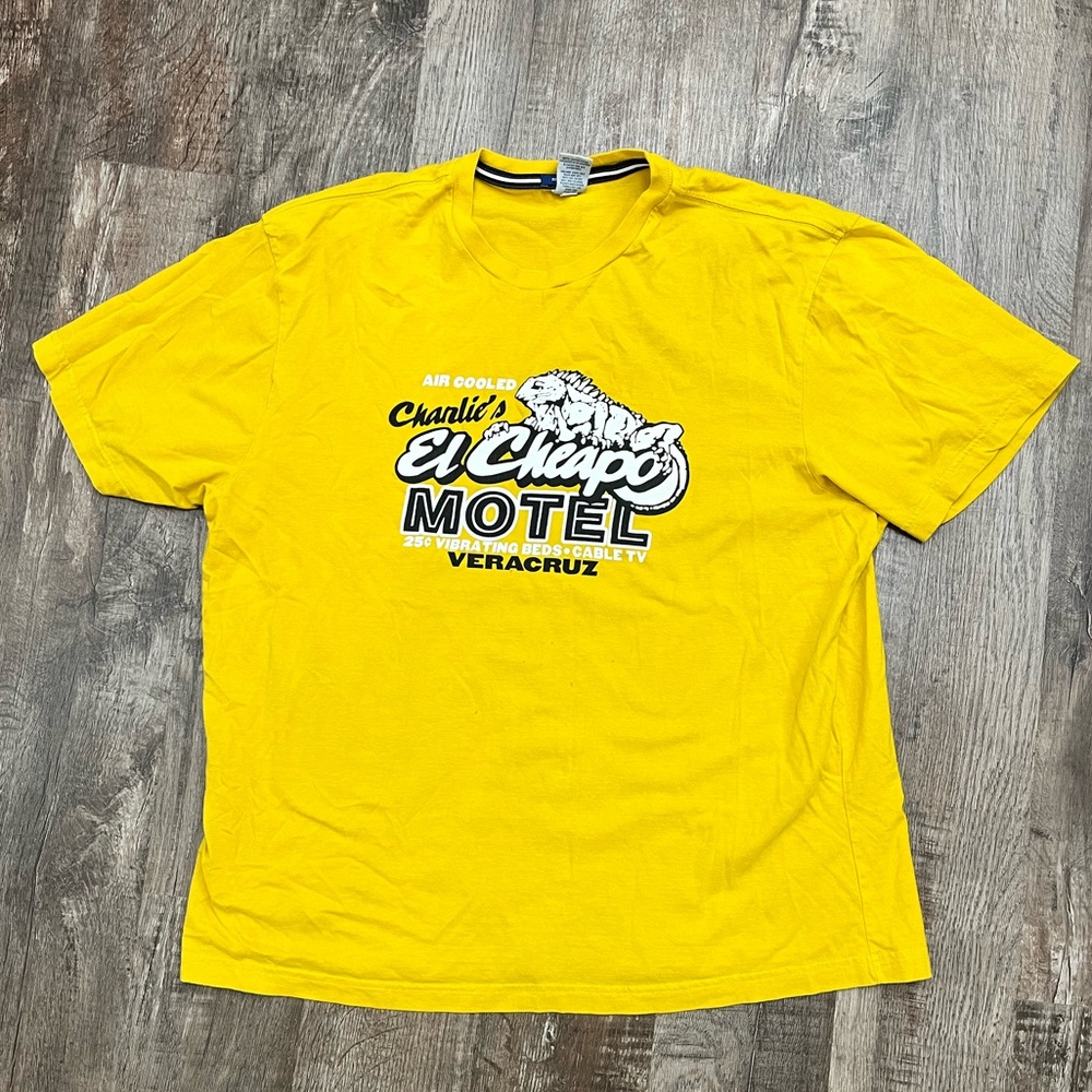 extra large XL old navy yellow El Cheapo Motel shirt